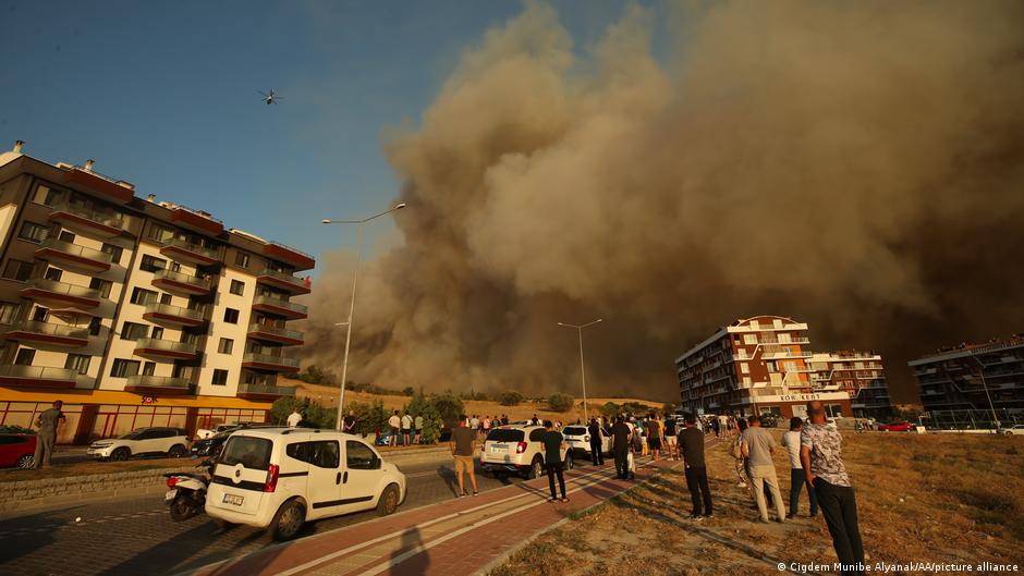 Çanakkale'de orman yangını: Altı köy tahliye edildi
