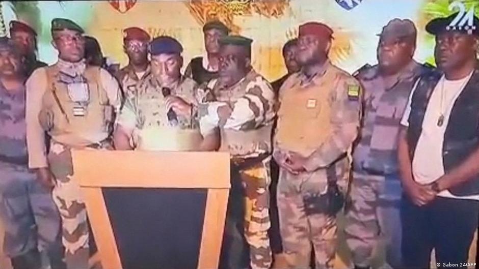 Gabon: Bir küme asker idareye el koyduklarını duyurdu