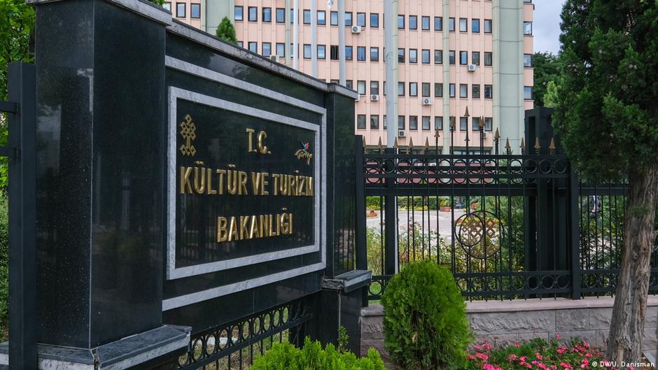 Kültür Bakanlığı Altın Portakal'dan çekildi