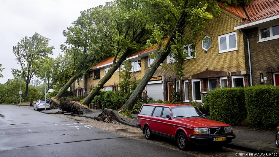 Poly Kasırgası Hollanda ve Almanya'da can aldı
