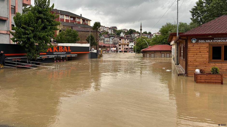 Ulaştırma Bakanı Uraloğlu'ndan sel felaketi açıklaması