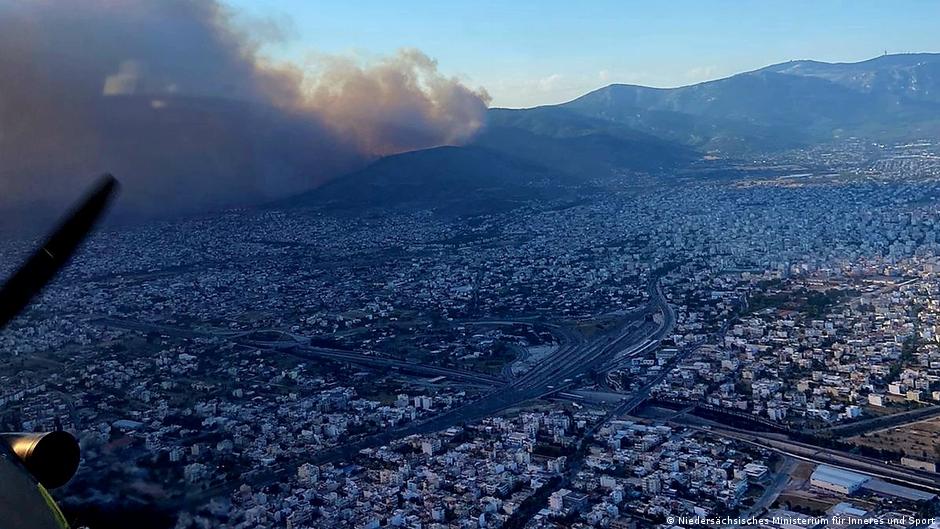 Yunanistan'da alevler Atina'ya yaklaşıyor