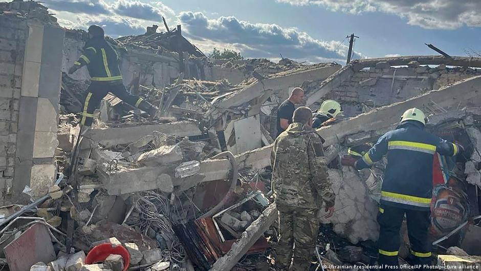 Rusya'nın Ukrayna'ya füze hücumunda 51 köylü öldü