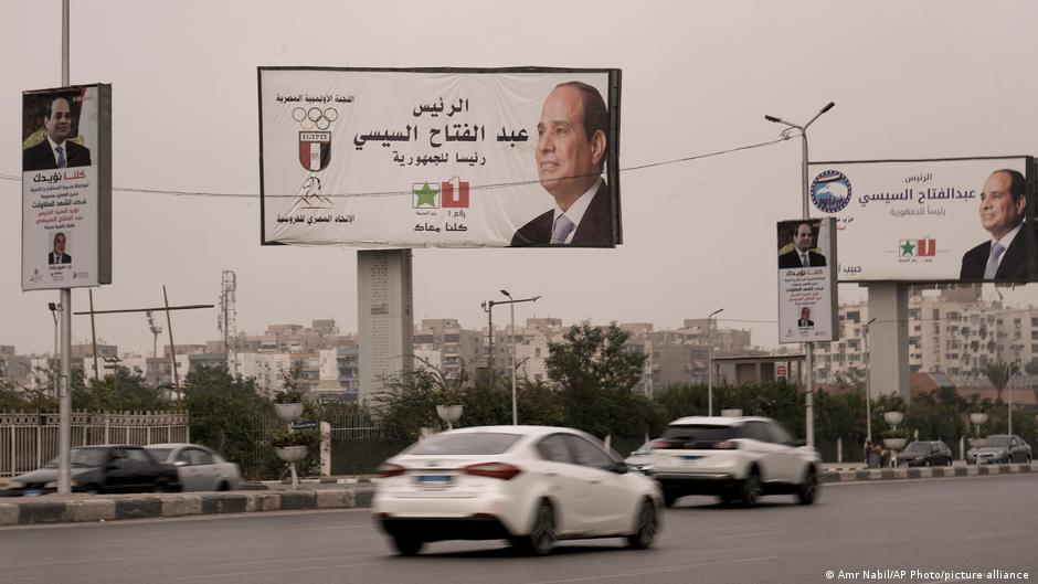 Mısır sandık başında: Favori Sisi