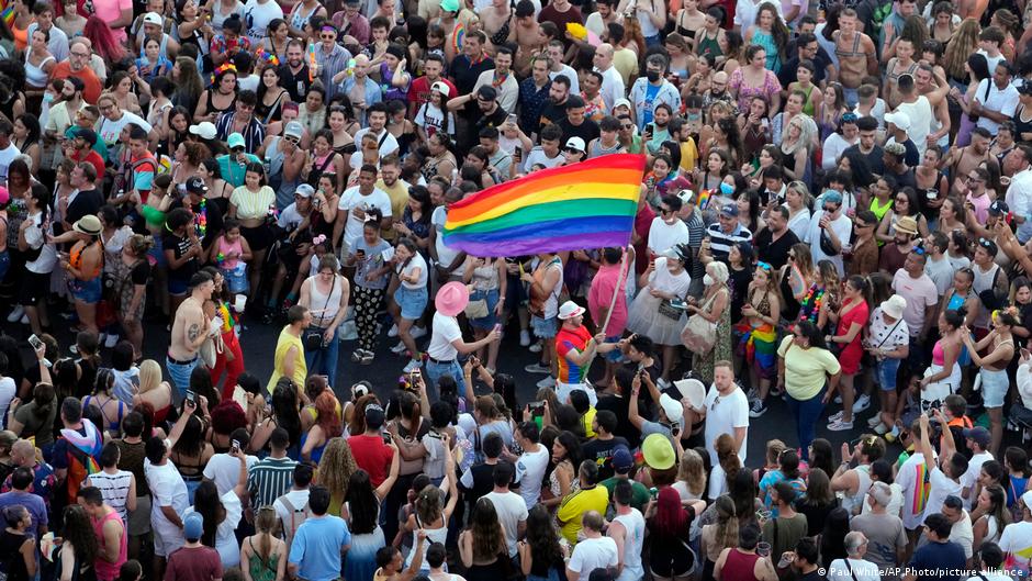 Rusya'da LGBTİ+ hareketi yasaklandı
